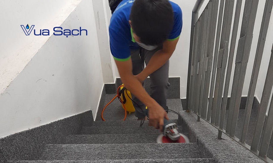 giat-tham-cau-thang-chuyen-nghiep-gia-re-da-nang