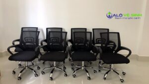 cach-giat-ghe-van-phong-dinh-vet-ca-phe-02